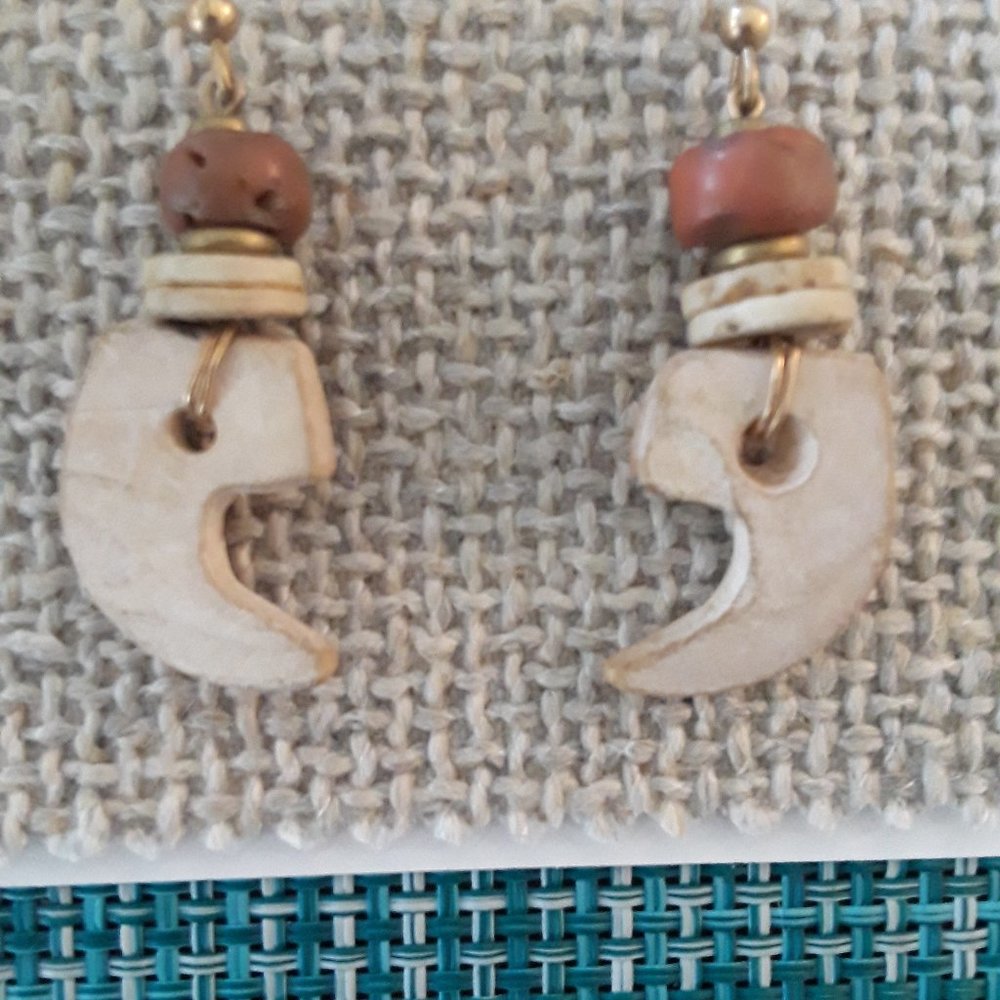 WOMENS JEWELRY FAUX BONE AND BEAD DANGLE PIERCED EARRINGS
